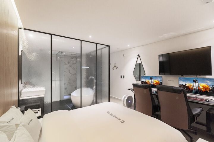 Room 9 of 52