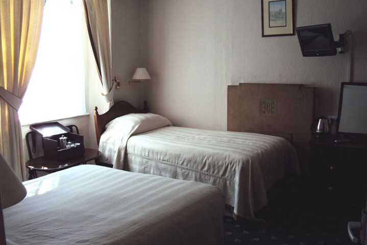 Room 9 of 60
