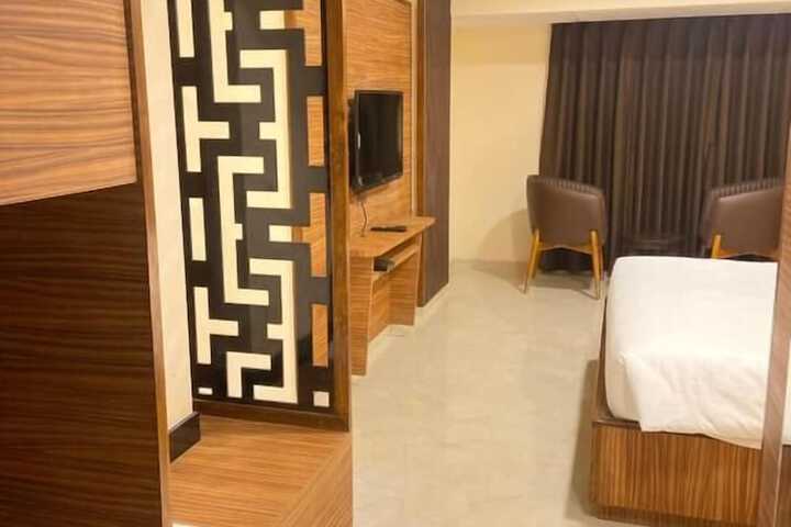 Room 5 of 15