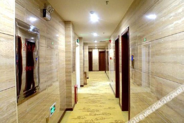 Hotel Interior 4 of 11
