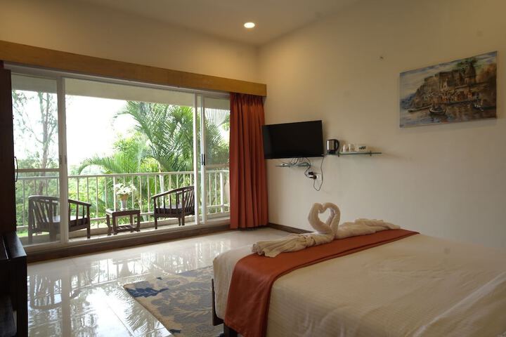 Room 2 of 6
