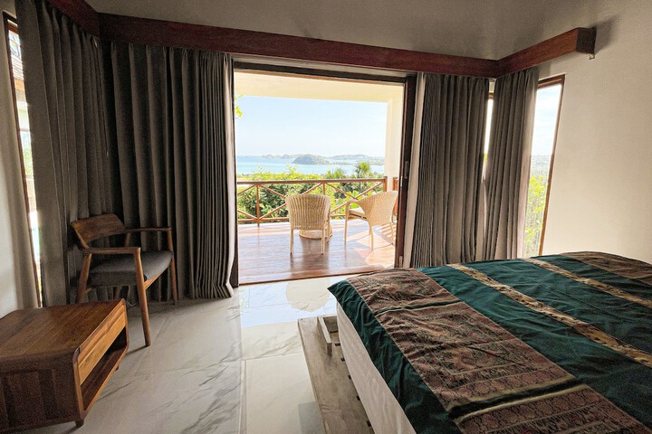 Room 4 of 34