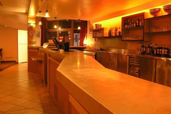 Lounge 17 of 26