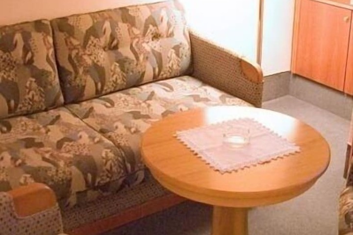 Room 9 of 20