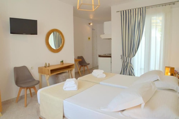 Room 3 of 34