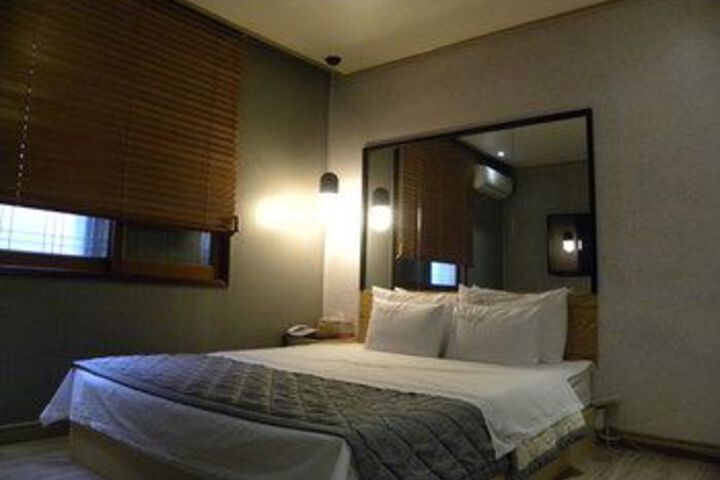 Room 15 of 53