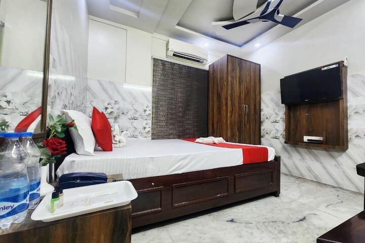 Room 4 of 49