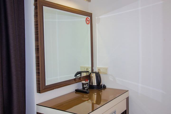 Room 32 of 68