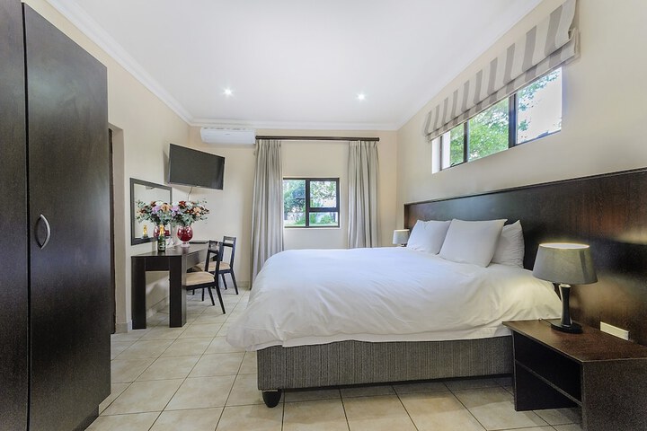Room 4 of 38