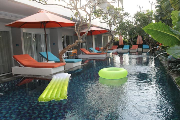 Hotel Pool