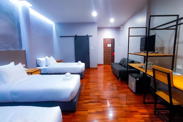 Room 25 of 112