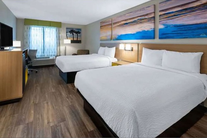 Room 6 of 11