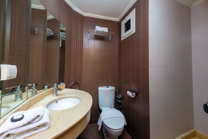 Room 14 of 30