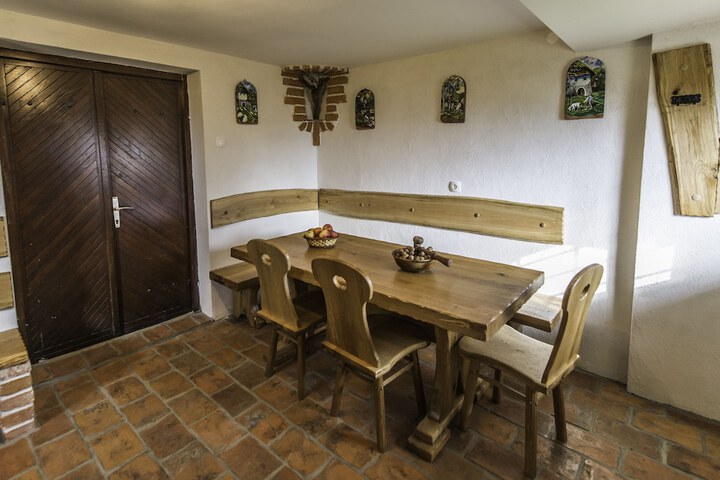 Room 5 of 27