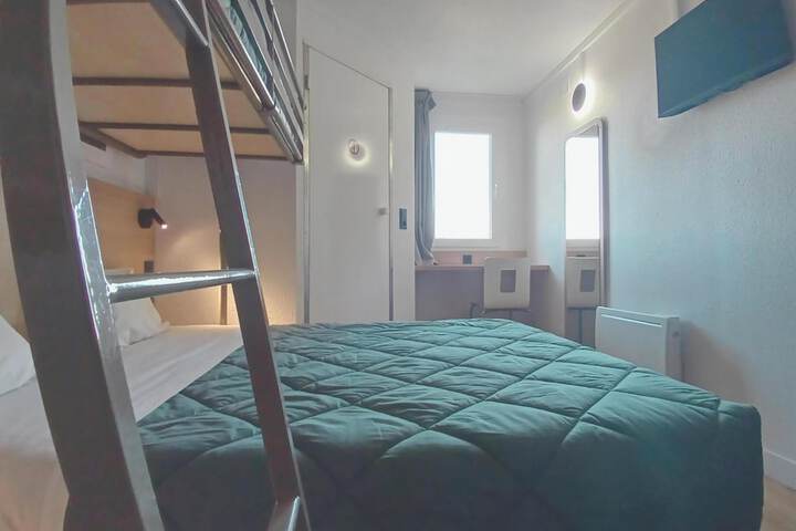 Room 11 of 30