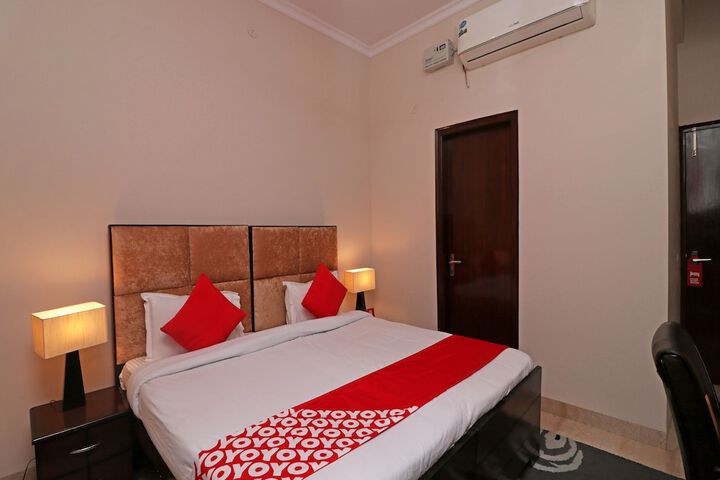 Room 7 of 18
