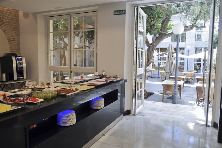 Dining 70 of 82
