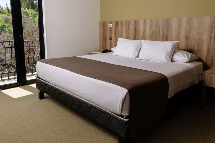 Room 8 of 33
