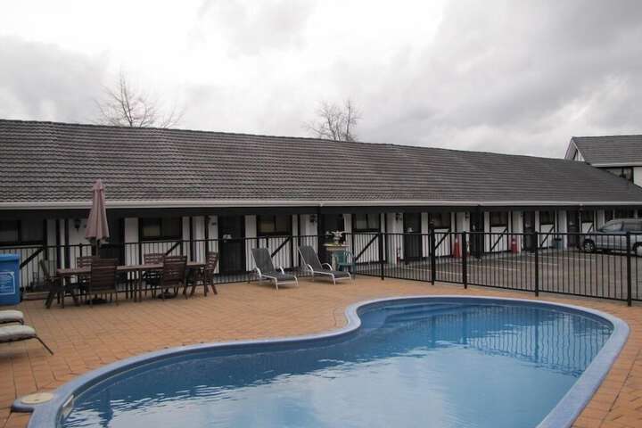 Pool 41 of 48