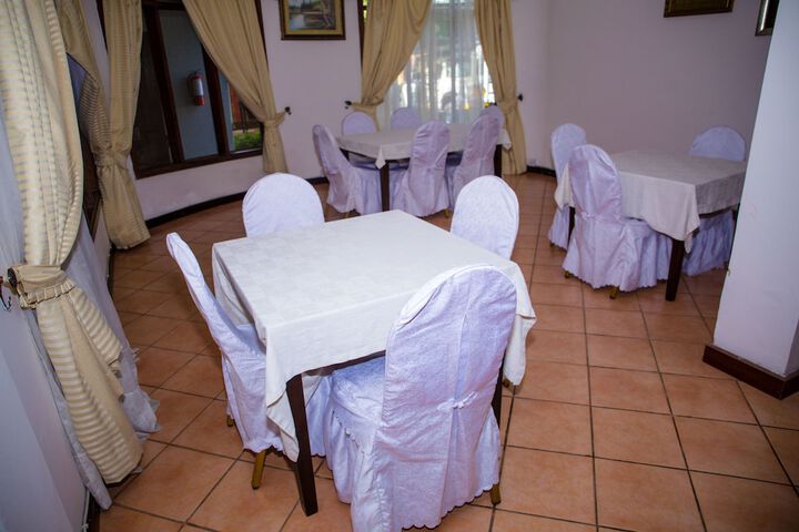 Dining 17 of 42