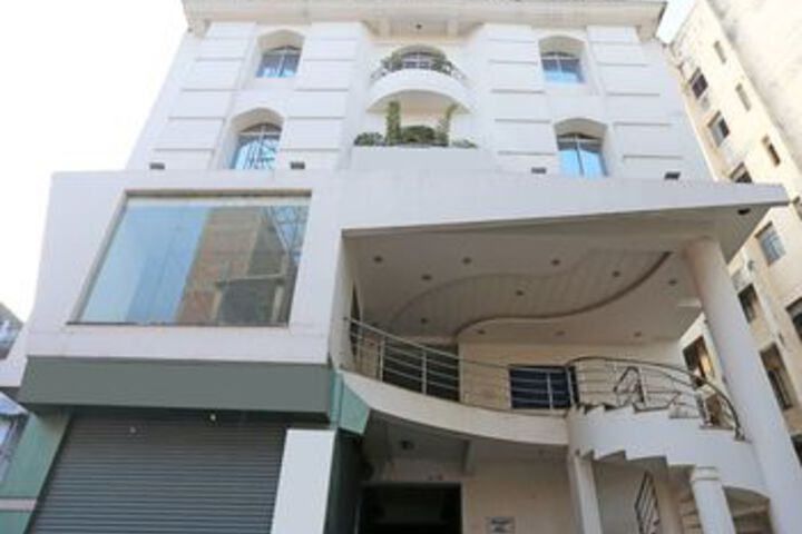 OYO Flagship 26480 Hotel Nisa