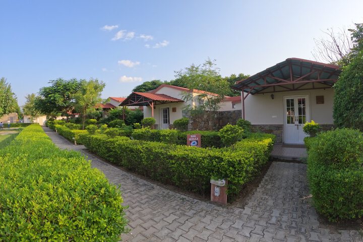 Hotel Exterior 154 of 156