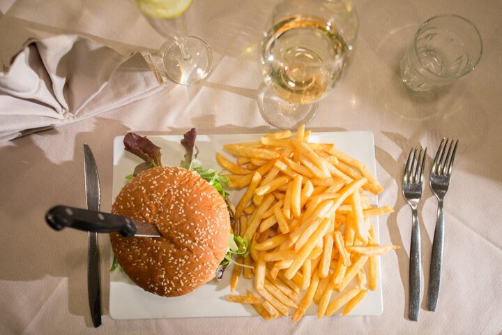 Dining 58 of 77