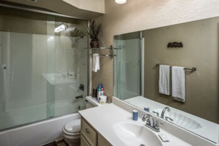 Room 2 of 28