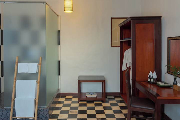 Room 53 of 157