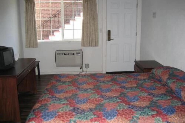 Room 10 of 30