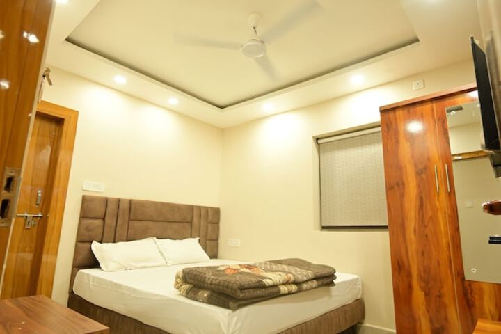 Room 16 of 90