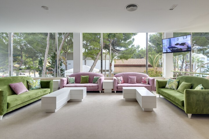 Entrance & Lobby
