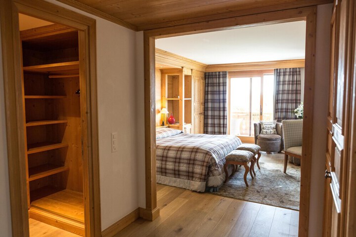 Room 34 of 229