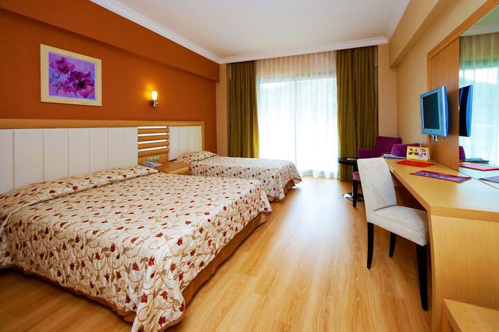 Room 9 of 43