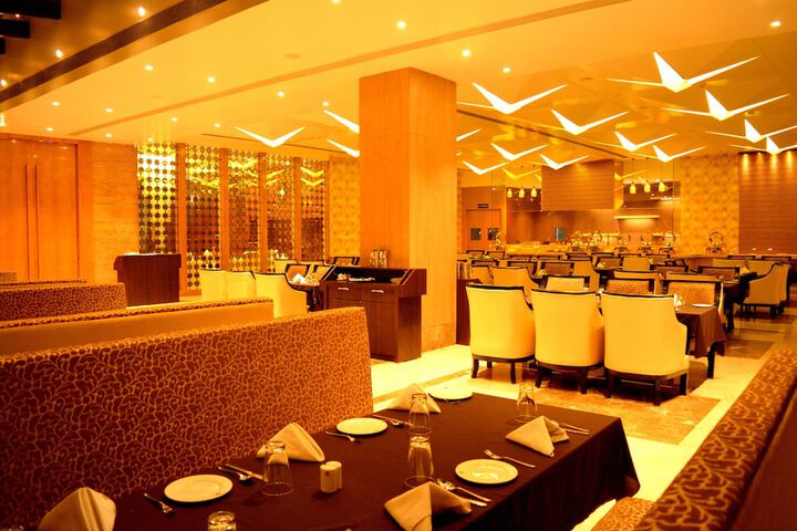 Dining 17 of 23