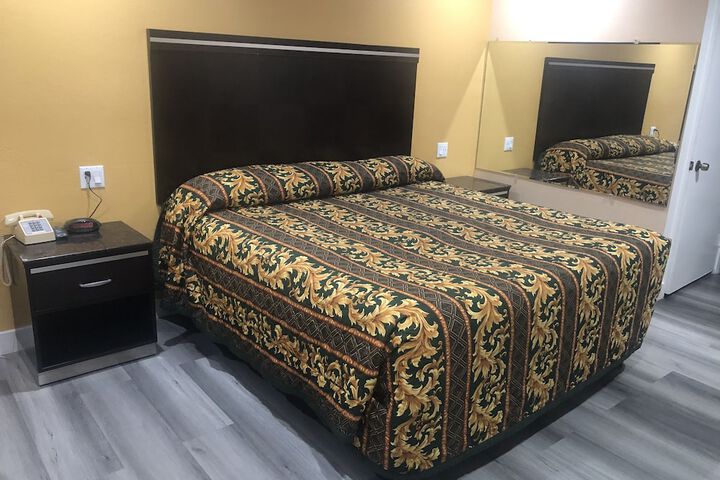 Standard | King Bed (10 of 27)