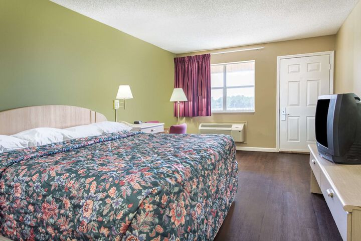 1 King Bed (5 of 13)