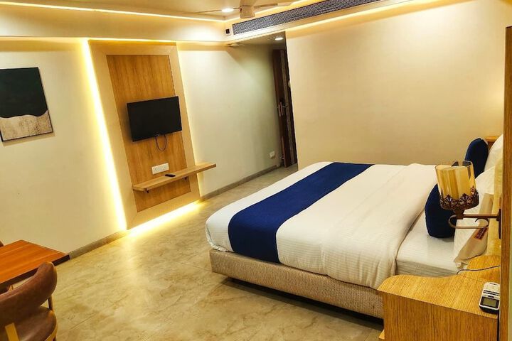 Room 9 of 34