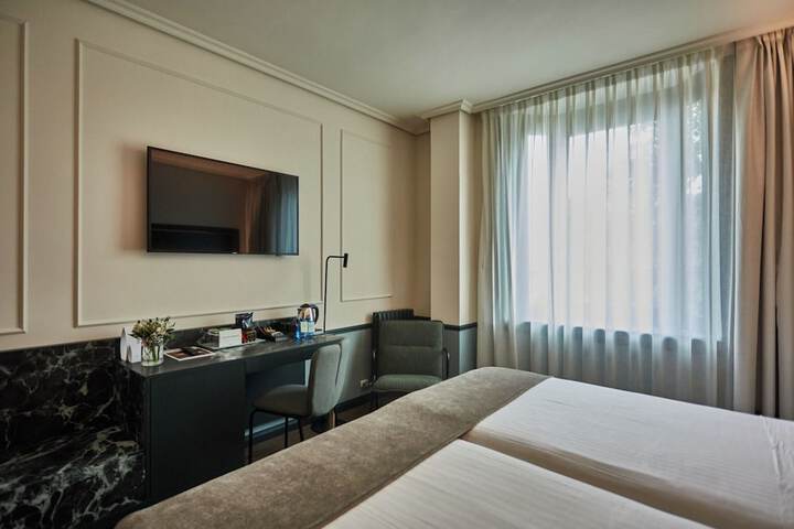 Room 32 of 121