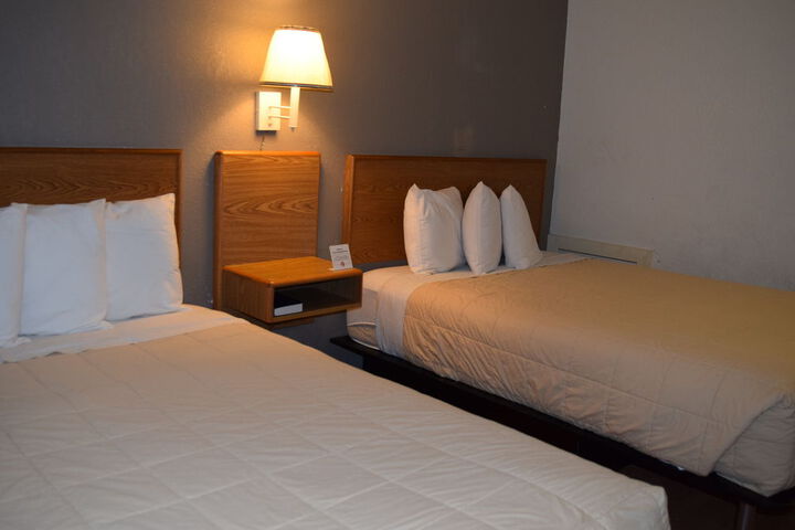 Room 4 of 16