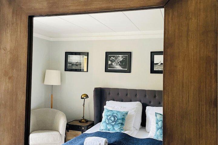 Room 33 of 106