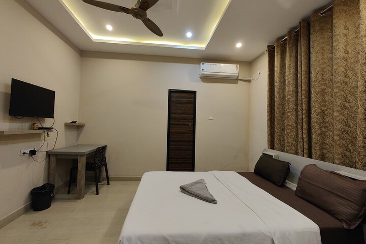 Room 10 of 25