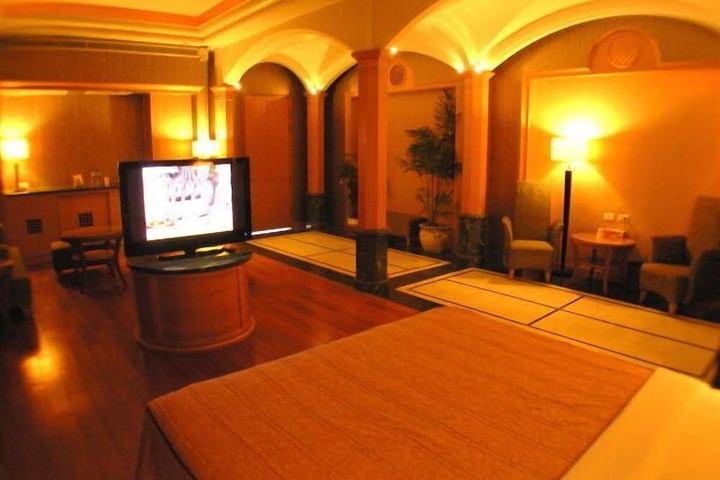 Room 28 of 52