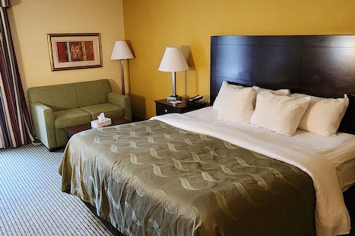 1 King Bed (18 of 20)