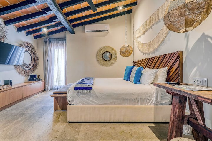 Room 45 of 270