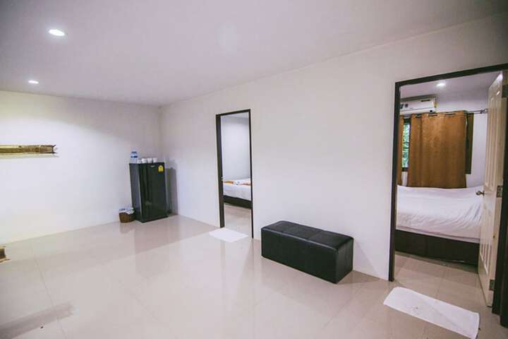 Room 14 of 93