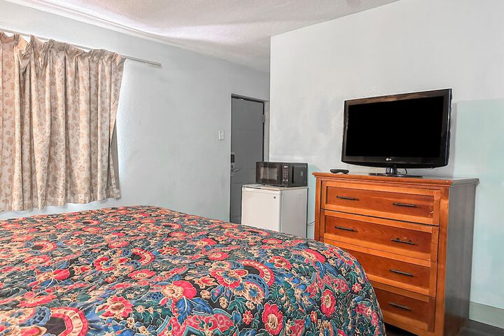 Room 18 of 110