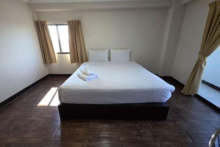 Room 27 of 79