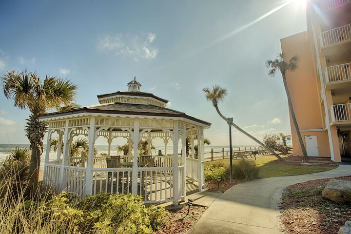 Hotel Exterior 58 of 73