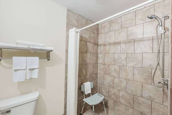 Guest room bath